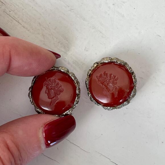 Vintage Carnelian Intaglio Clip Earrings Vintage Silver Tone 80s Cameos - Picture 3 of 6